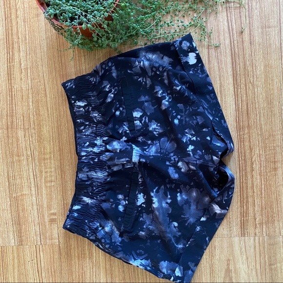 •SOLD• Lululemon Spring Break Away Short - Picture 5 of 5